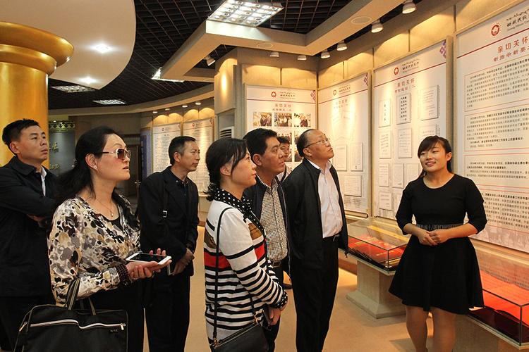 西藏自治區(qū)人社廳財(cái)政廳領(lǐng)導(dǎo)到我校檢查指導(dǎo)大學(xué)生創(chuàng)業(yè)孵化基地建設(shè)