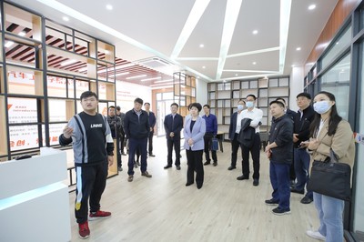 十堰市副市長劉運(yùn)梅一行蒞校調(diào)研科技創(chuàng)新工作