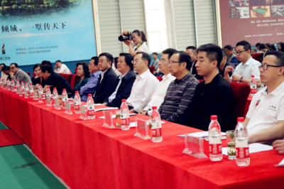 西安美院·中輝實業(yè)大學生校外實踐教育合作基地揭牌儀式舉行